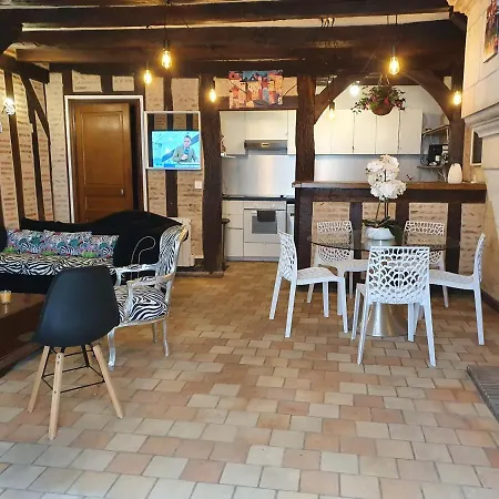 Maison Historique Plumereau: Spacious Center Haven *