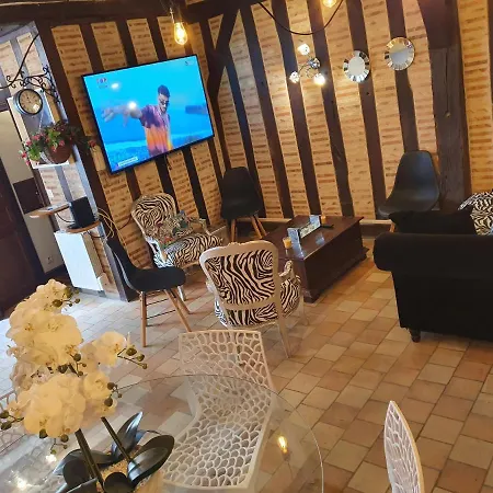 Holiday home Maison Historique Plumereau: Spacious Center Haven Tours