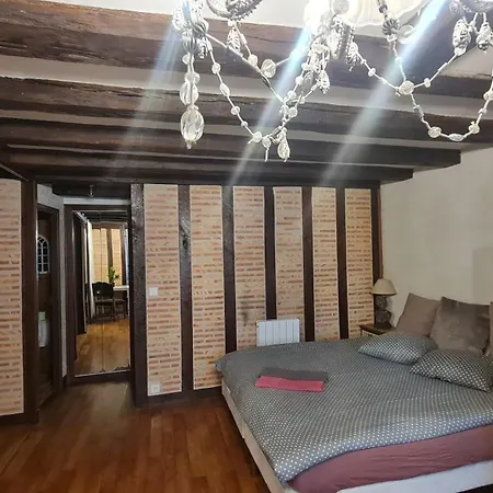 Holiday home Maison Historique Plumereau: Spacious Center Haven